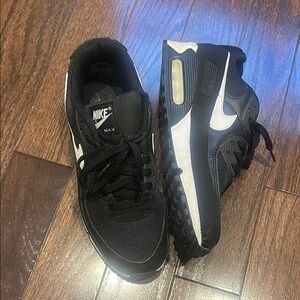 Nike Black and White Low-Top Athletic Shoes
